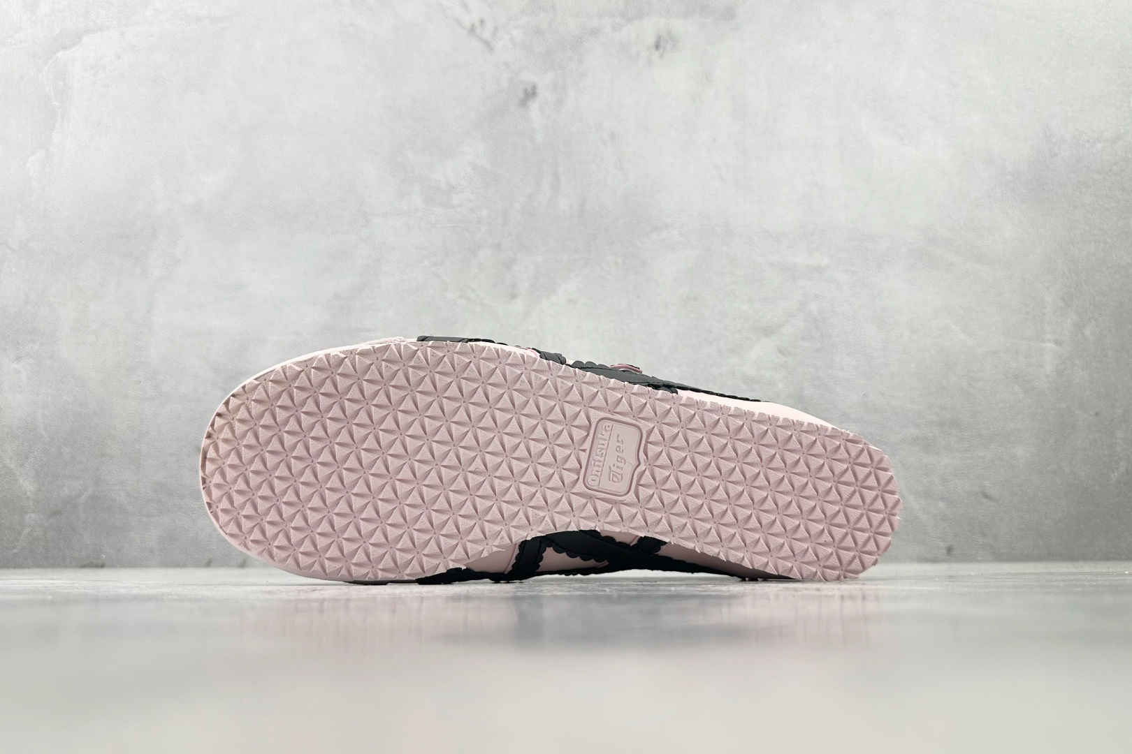 ZX 神版 
Onitsuka Tiger鬼塚虎 MEXICO 66 TGRS 粉色

货号：1182A