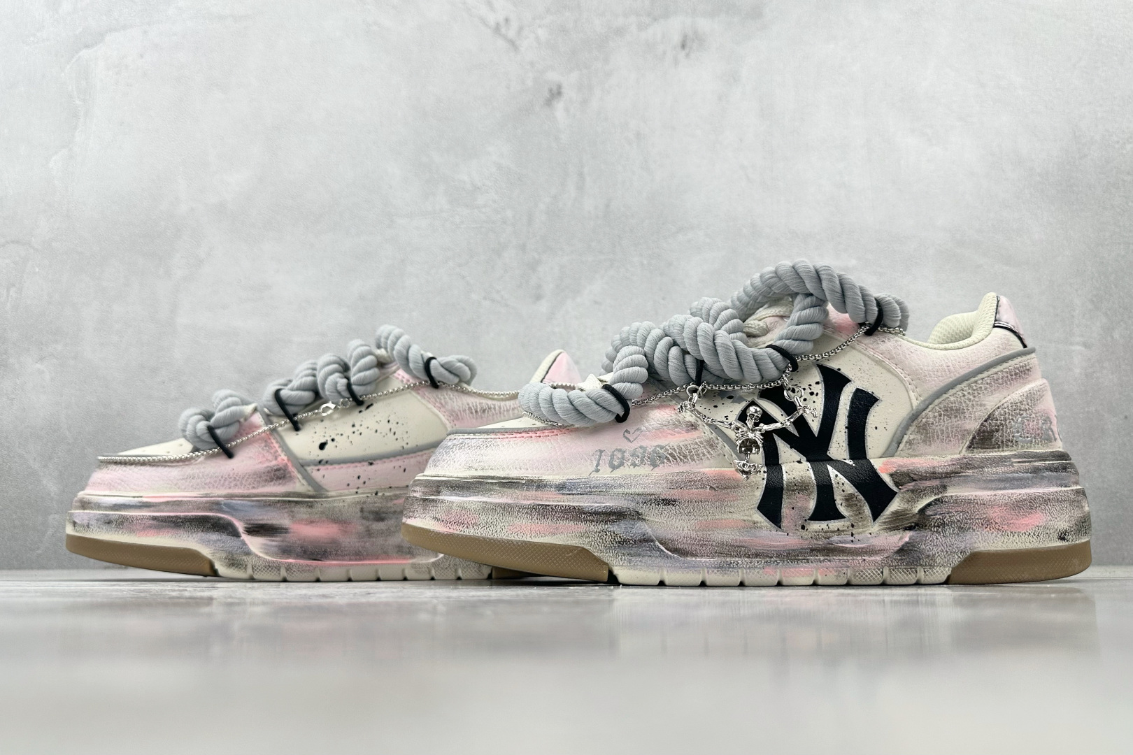 定制版  
【定制球鞋】 MLB Chunky Liner 灰粉

货号：3ASXCA12N-50IVS