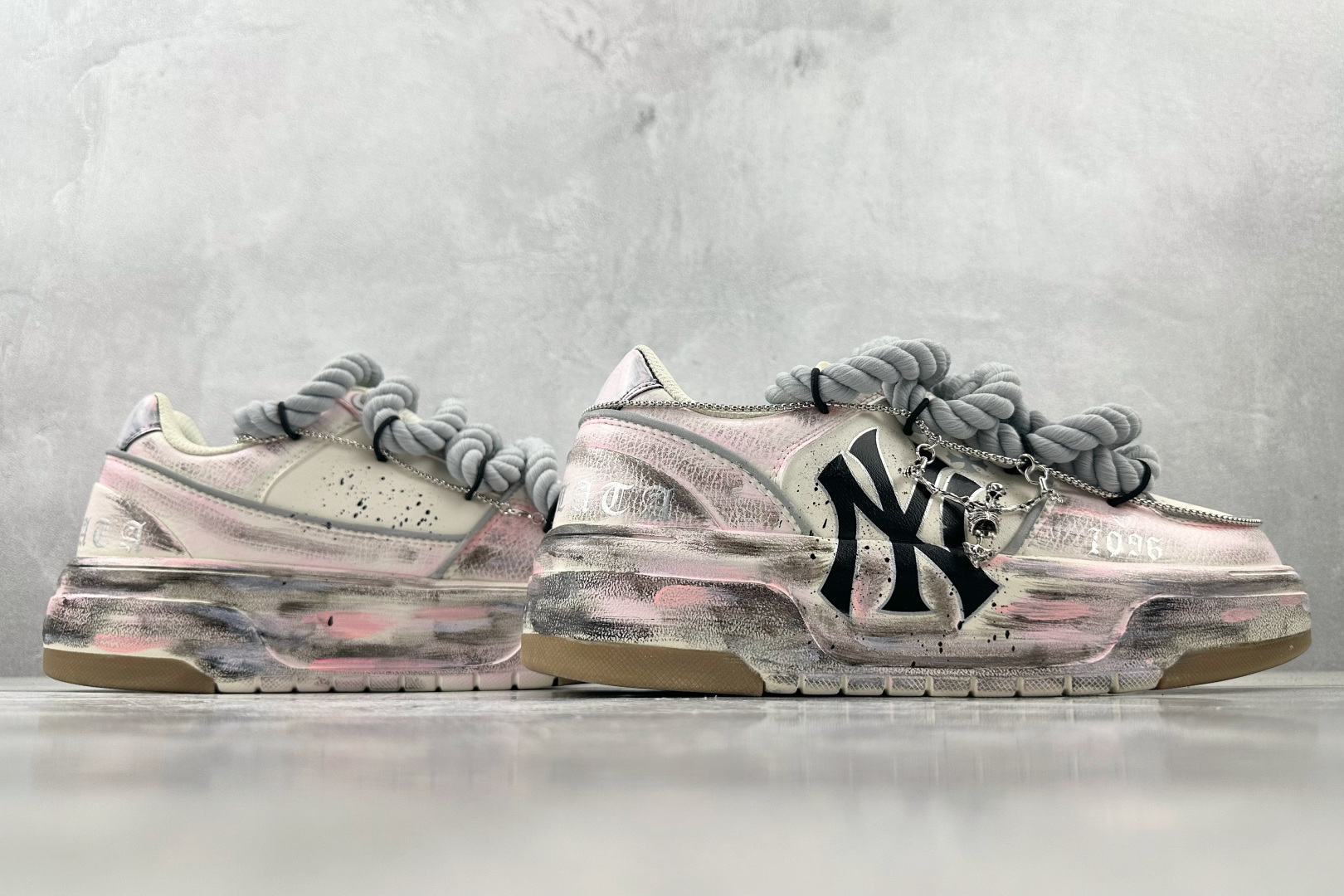 定制版  
【定制球鞋】 MLB Chunky Liner 灰粉

货号：3ASXCA12N-50IVS