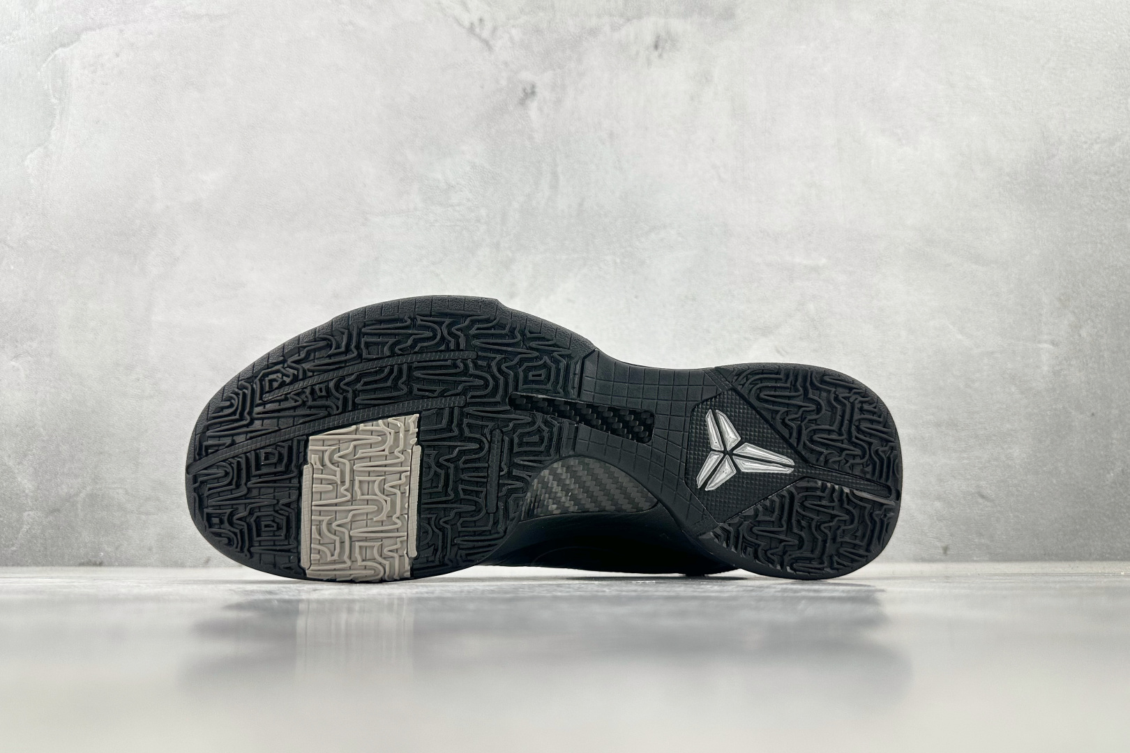 S2 
纯原生产线  Nike Kobe 5 黑武士

货号：-003
尺码：40.5 41 42 42