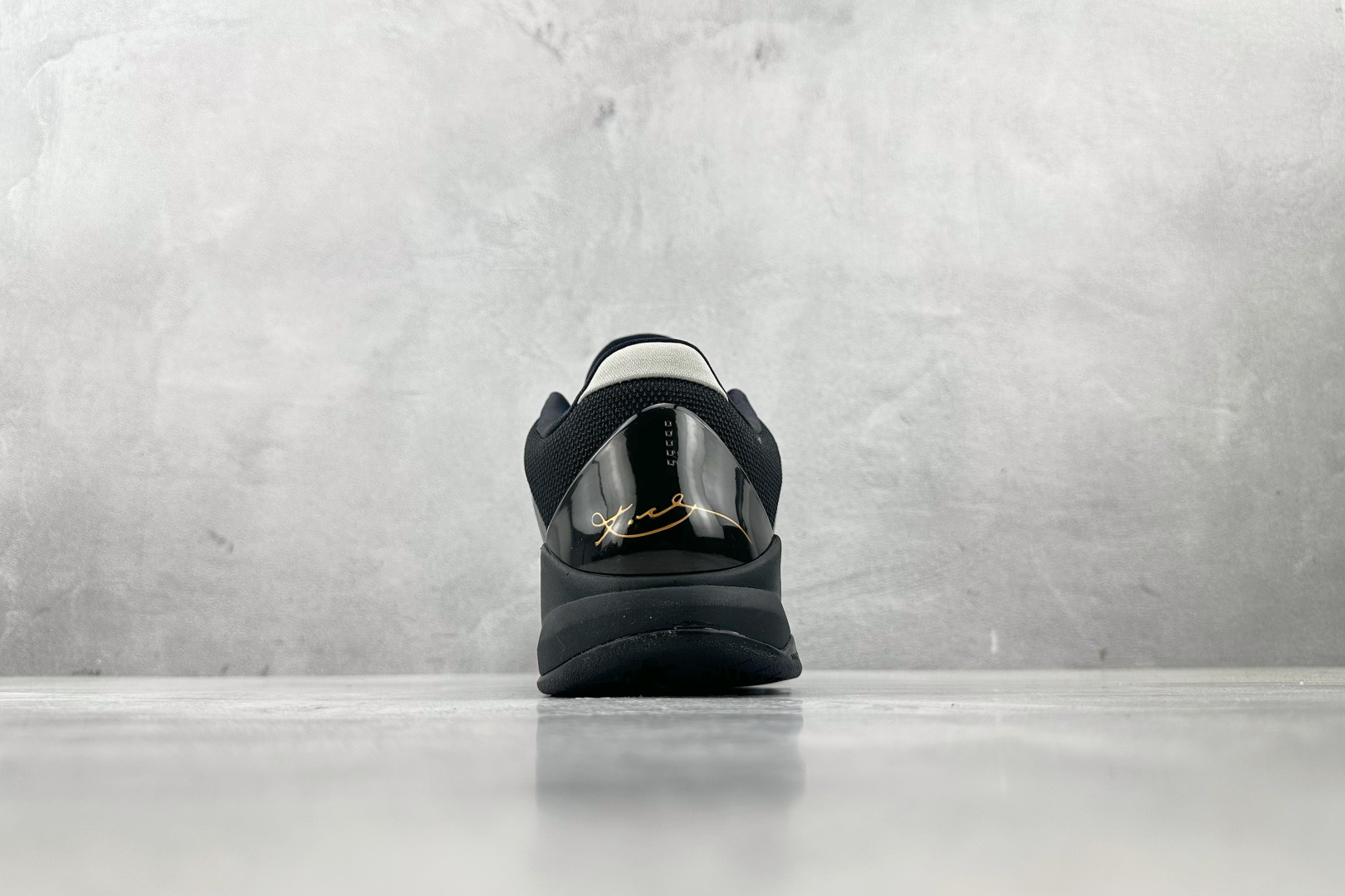 S2 
纯原生产线  Nike Kobe 5 黑武士

货号：-003
尺码：40.5 41 42 42