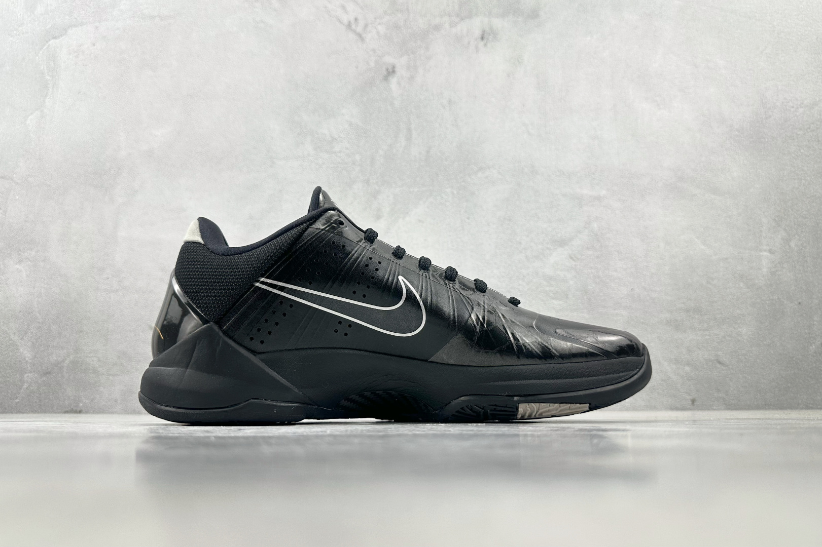 S2 
纯原生产线  Nike Kobe 5 黑武士

货号：-003
尺码：40.5 41 42 42