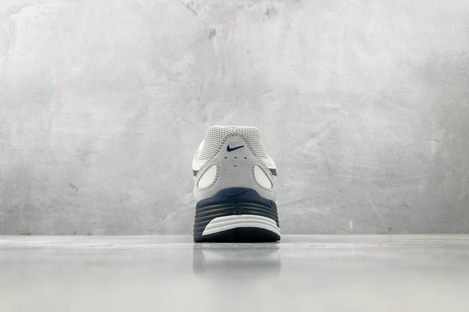 PF 
原鞋开发 原数据档案 Nike P-6000 白色

货号：IB3081-001
尺码：36 3