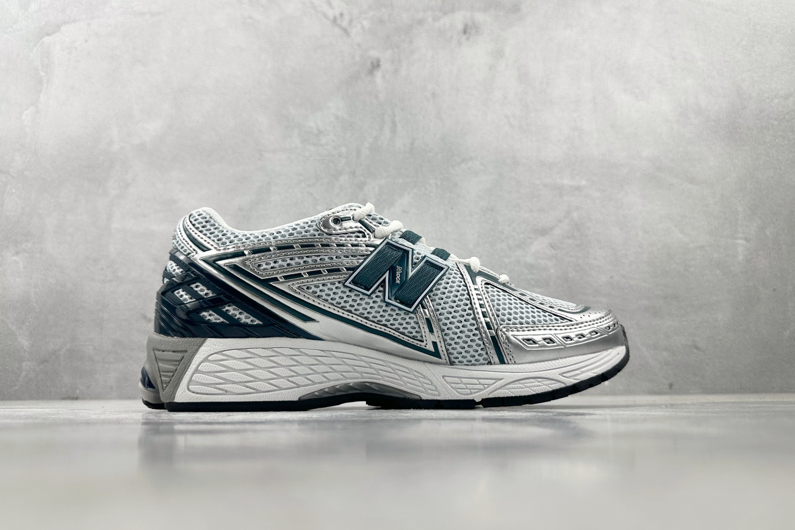 DT 
公司级 顶级纯原 New Balance NB 1906R 银白色

货号：U1906RCE
尺