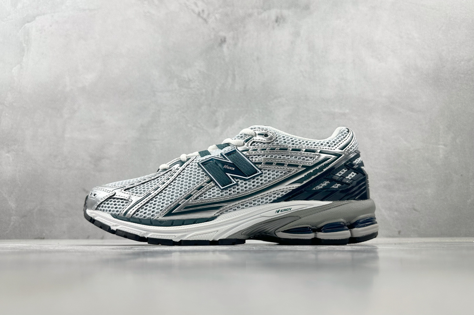 DT 
公司级 顶级纯原 New Balance NB 1906R 银白色

货号：U1906RCE
尺