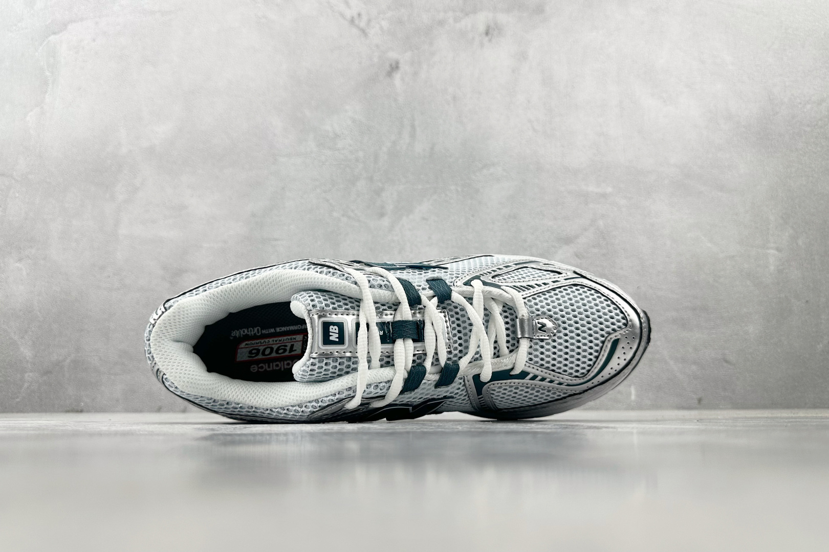 DT 
公司级 顶级纯原 New Balance NB 1906R 银白色

货号：U1906RCE
尺