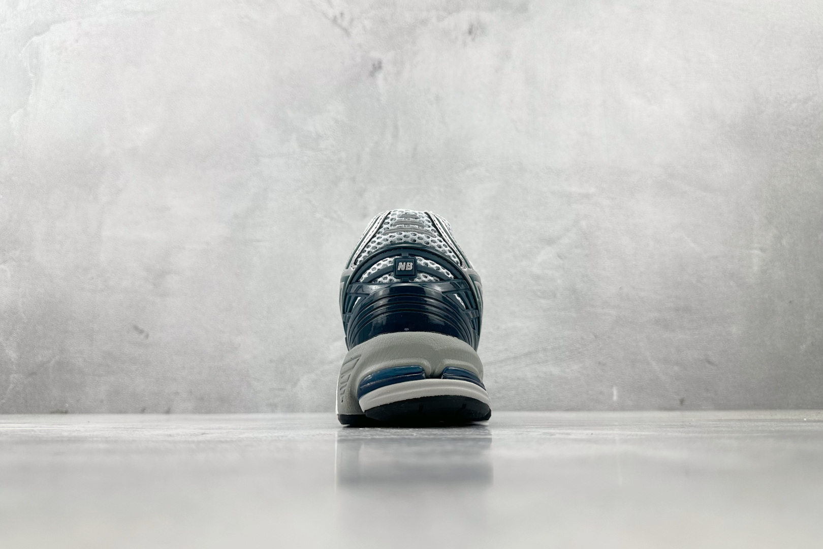 DT 
公司级 顶级纯原 New Balance NB 1906R 银白色

货号：U1906RCE
尺