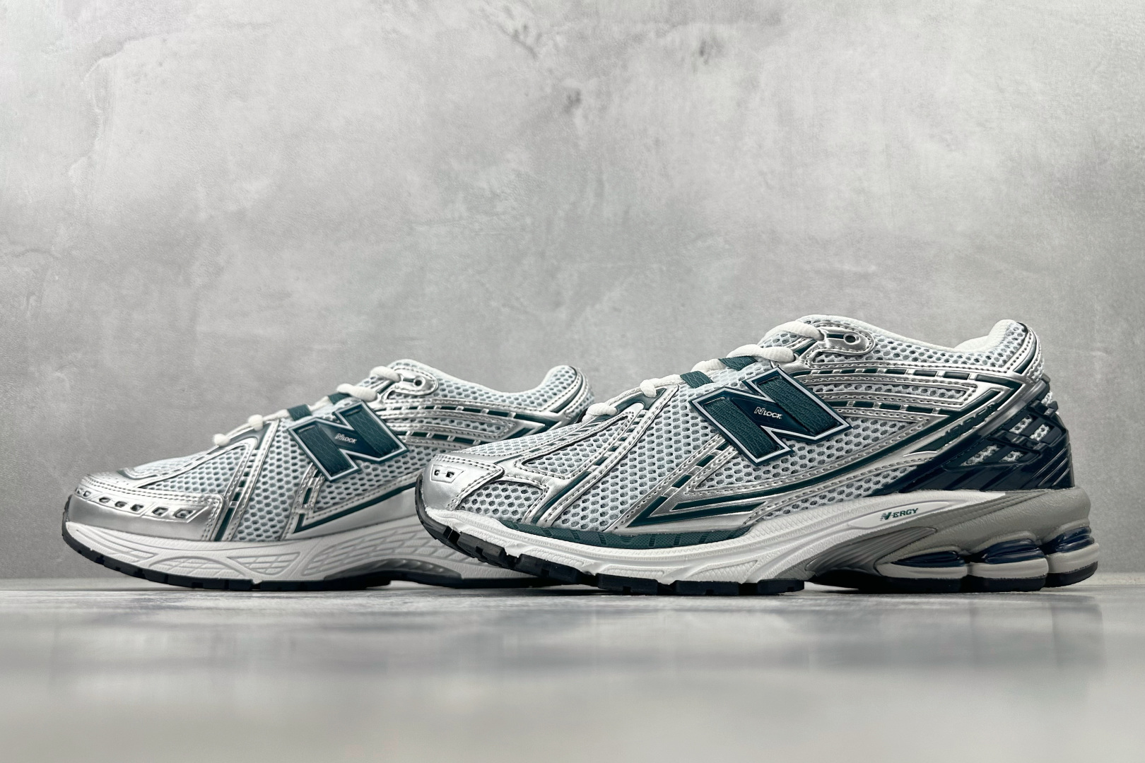 DT 
公司级 顶级纯原 New Balance NB 1906R 银白色

货号：U1906RCE
尺