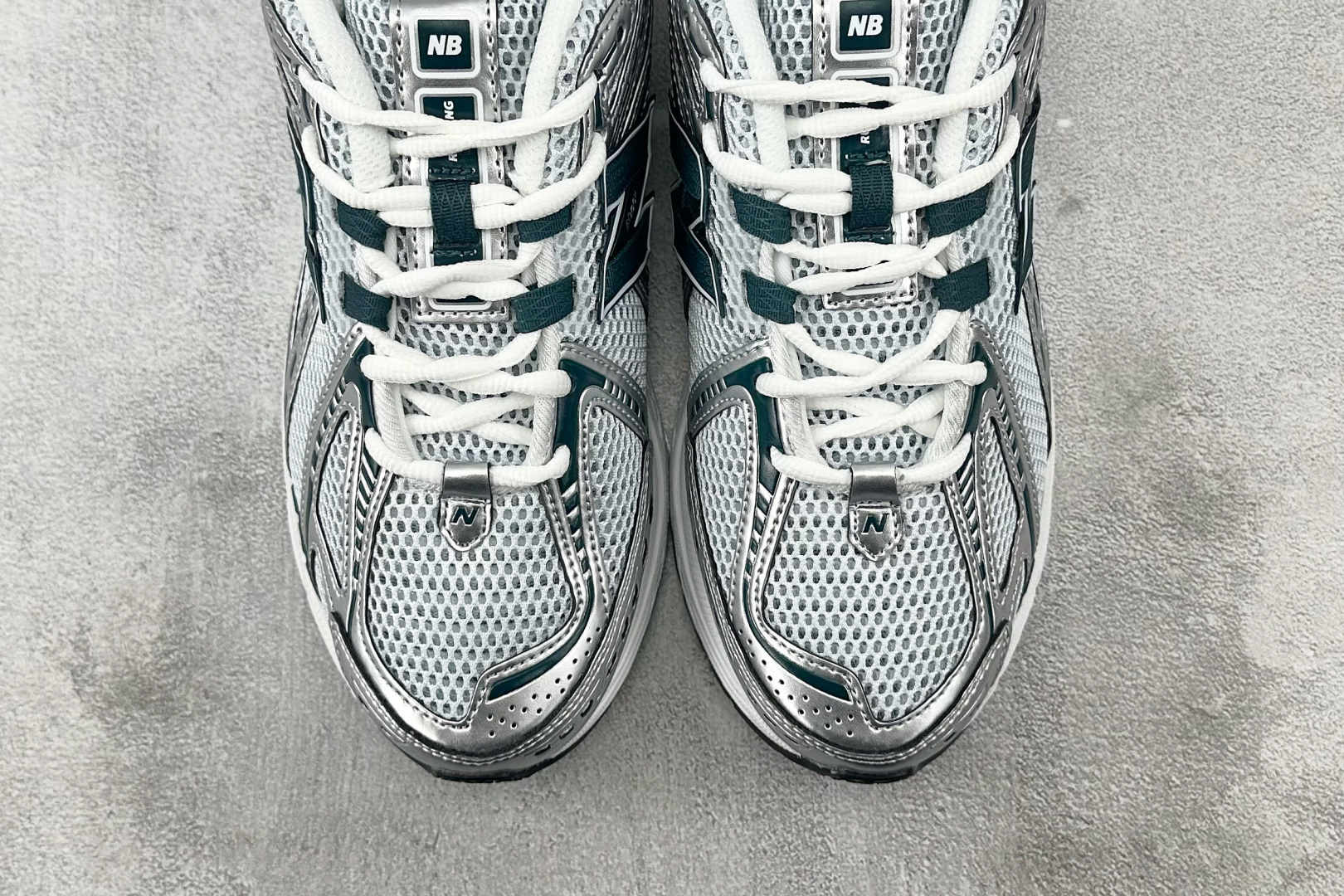 DT 
公司级 顶级纯原 New Balance NB 1906R 银白色

货号：U1906RCE
尺