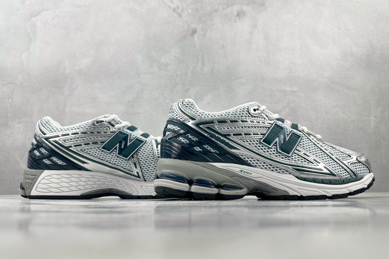 DT 
公司级 顶级纯原 New Balance NB 1906R 银白色

货号：U1906RCE
尺
