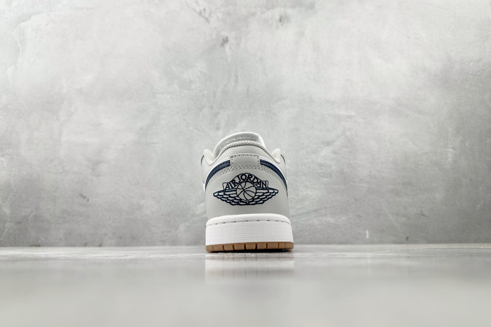 DT 
公司级 Jordan Air Jordan 1 Low OG 白色

货号：-146
尺码：40