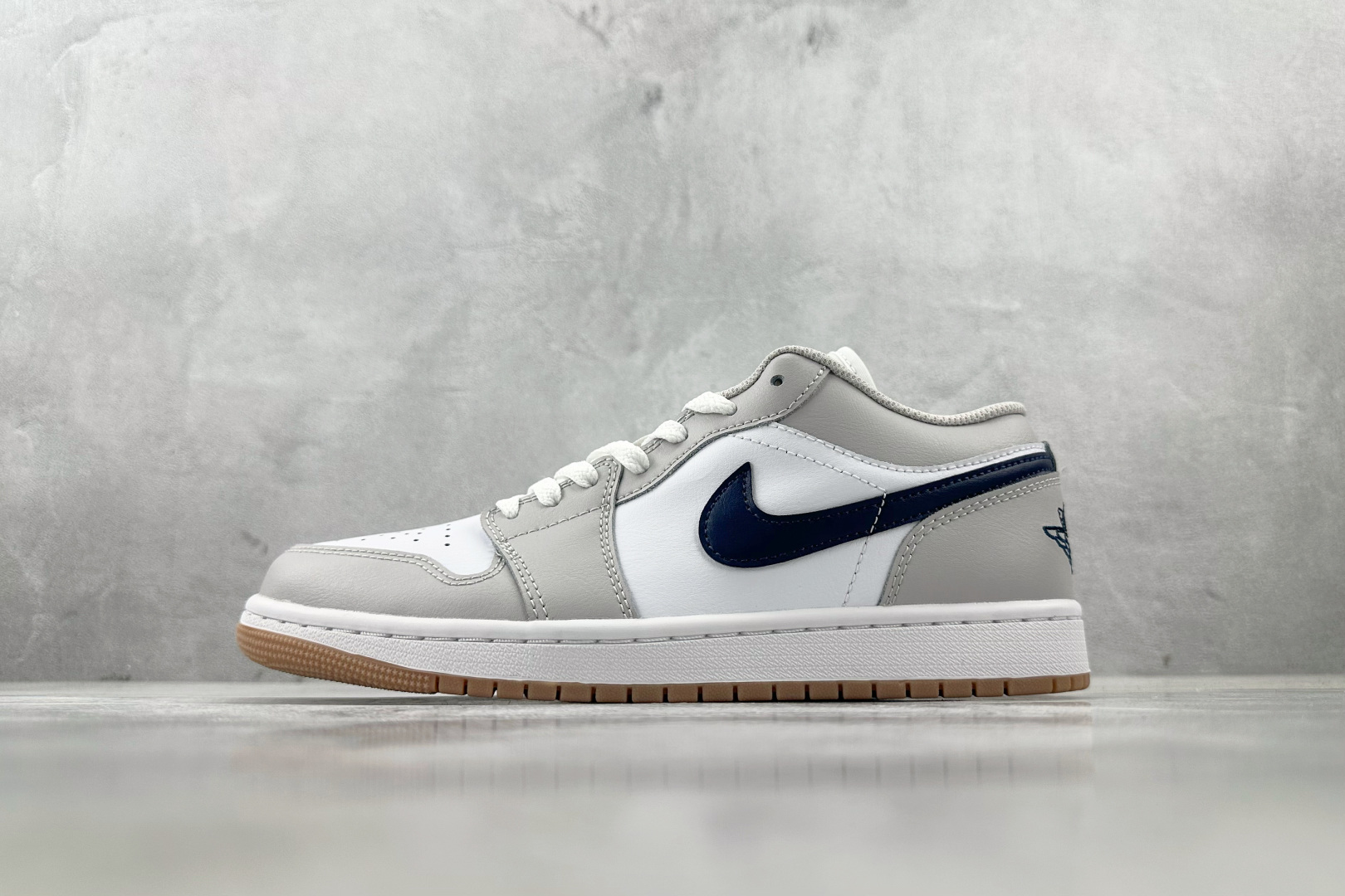 DT 
公司级 Jordan Air Jordan 1 Low OG 白色

货号：-146
尺码：40