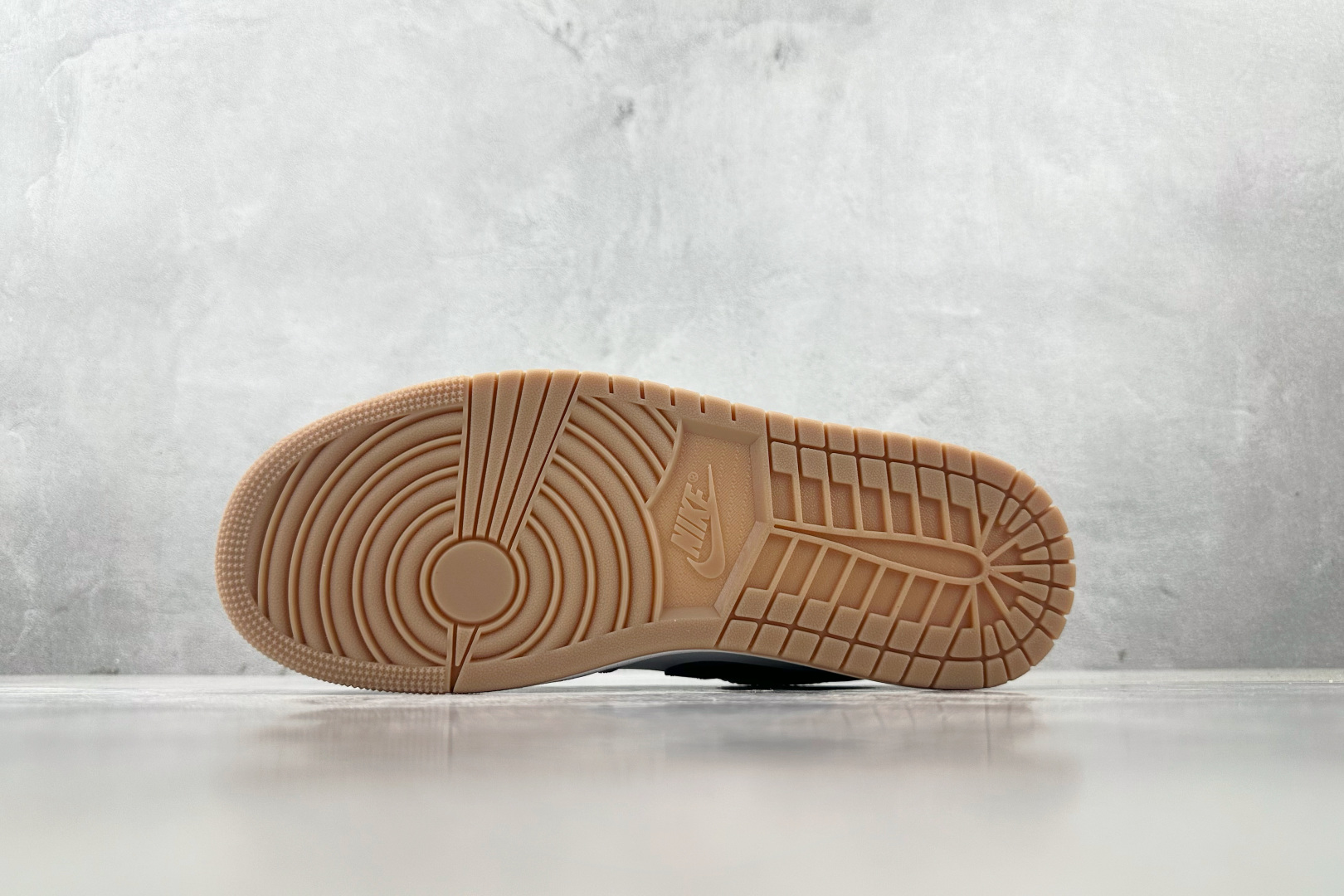 DT 
公司级 Jordan Air Jordan 1 Low OG 白色

货号：-146
尺码：40