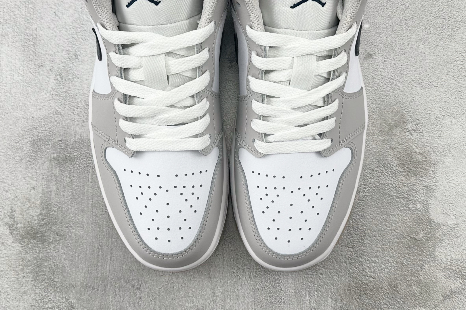 DT 
公司级 Jordan Air Jordan 1 Low OG 白色

货号：-146
尺码：40