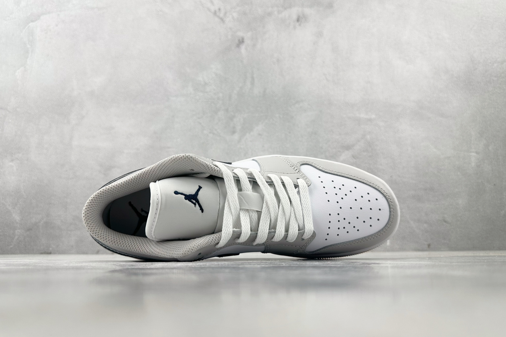 DT 
公司级 Jordan Air Jordan 1 Low OG 白色

货号：-146
尺码：40