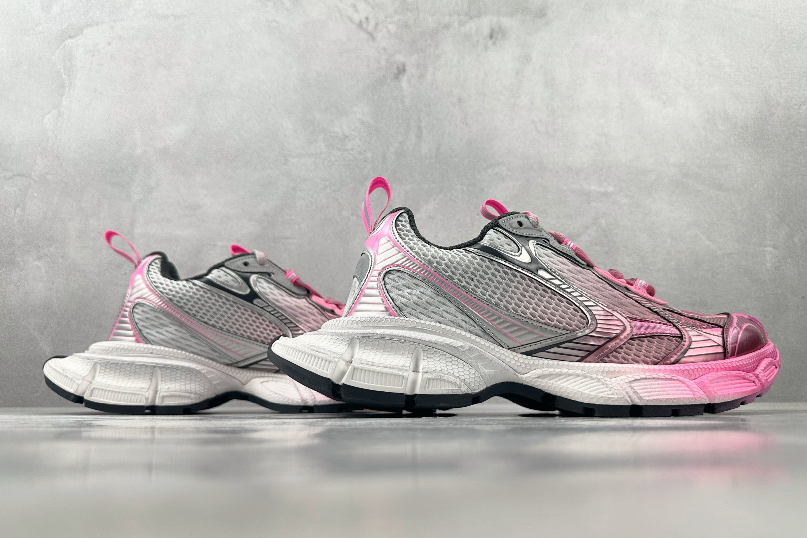 VG 
代购版 Balenciaga巴黎世家 3XL 粉灰白

货号： W3XTS 1511
尺码：35