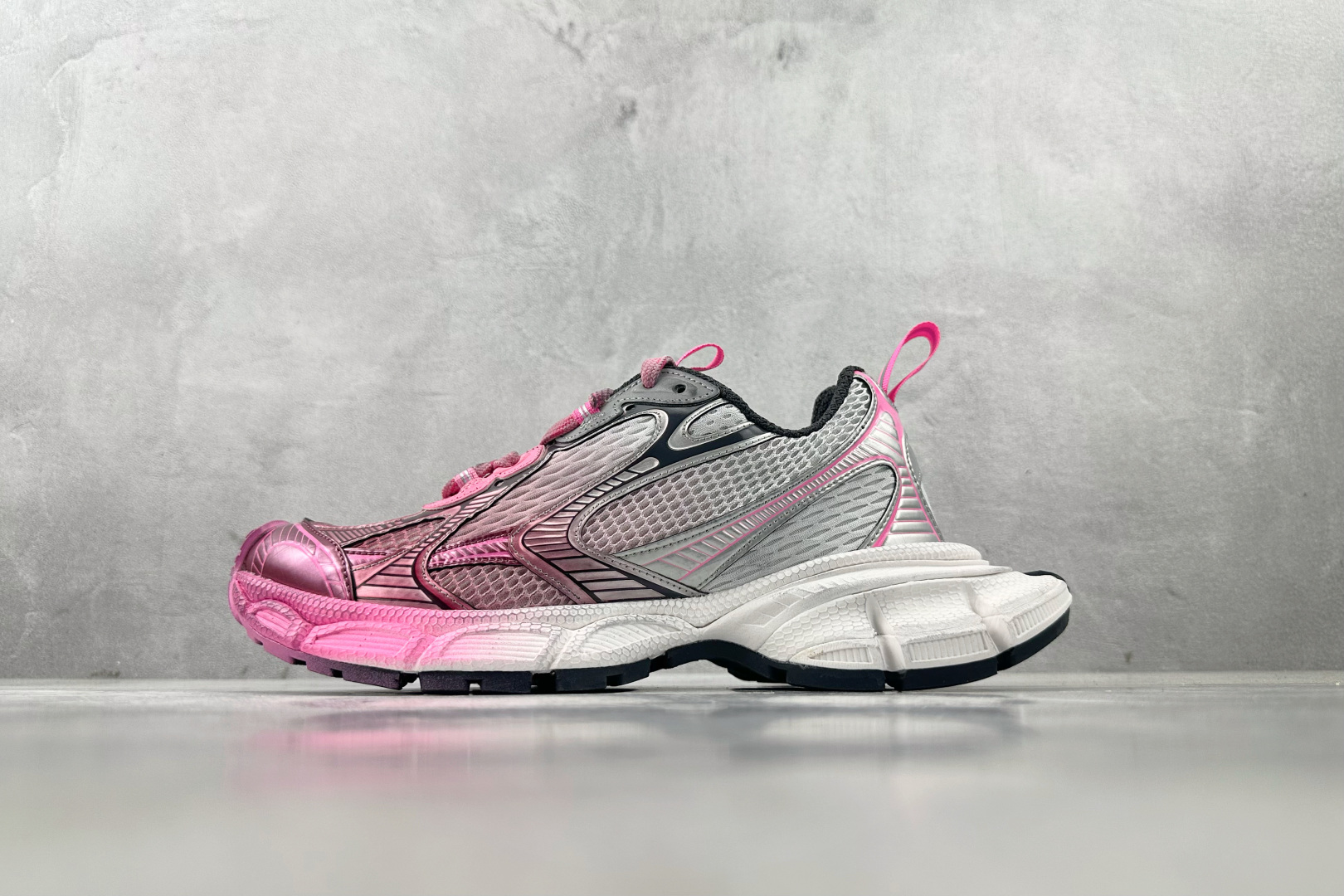 VG 
代购版 Balenciaga巴黎世家 3XL 粉灰白

货号： W3XTS 1511
尺码：35