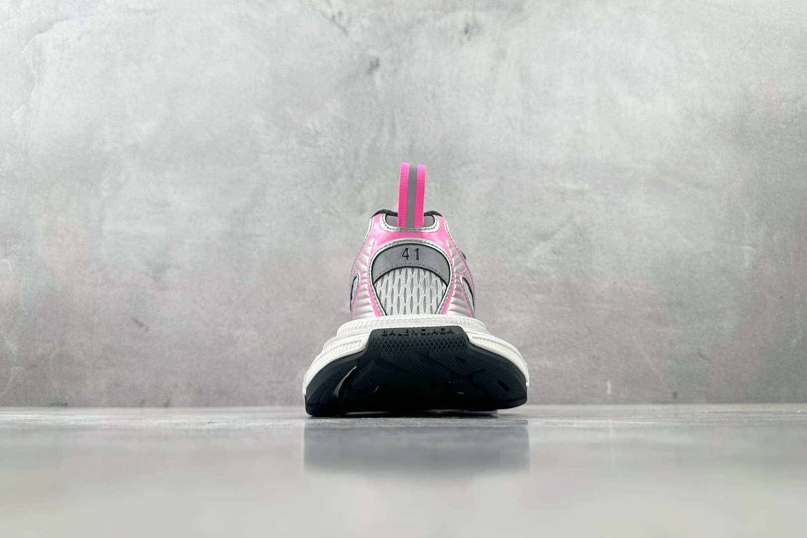 VG 
代购版 Balenciaga巴黎世家 3XL 粉灰白

货号： W3XTS 1511
尺码：35
