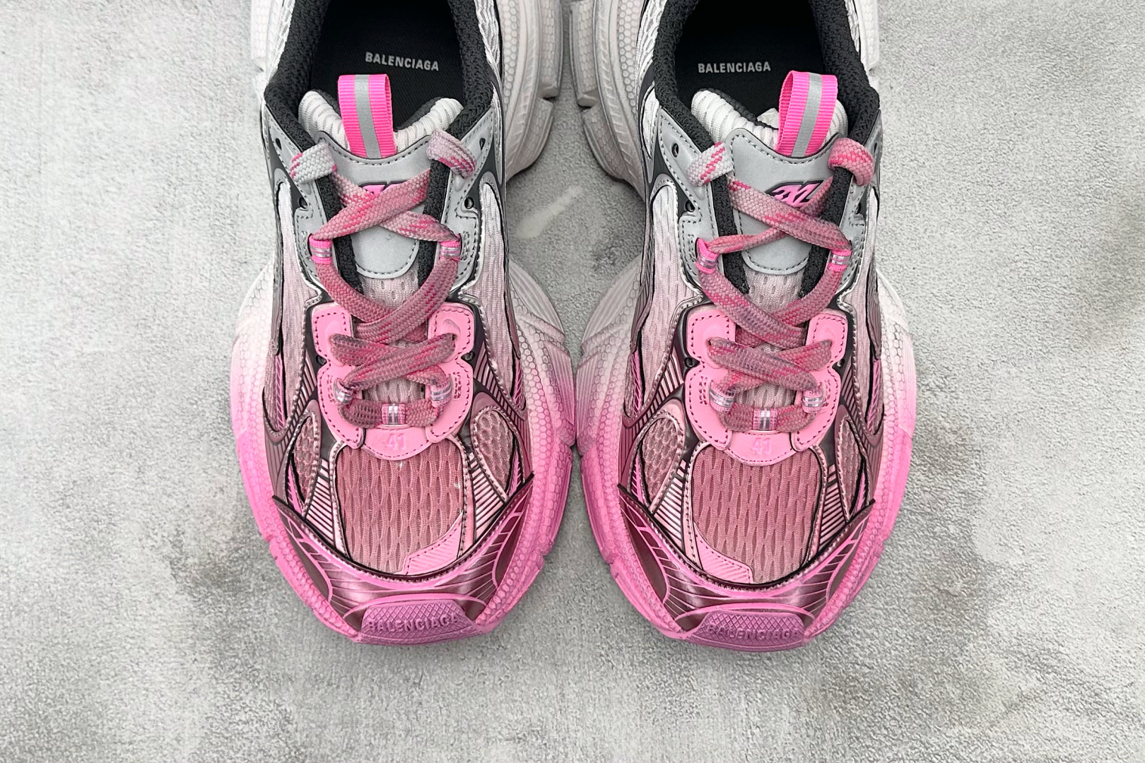 VG 
代购版 Balenciaga巴黎世家 3XL 粉灰白

货号： W3XTS 1511
尺码：35
