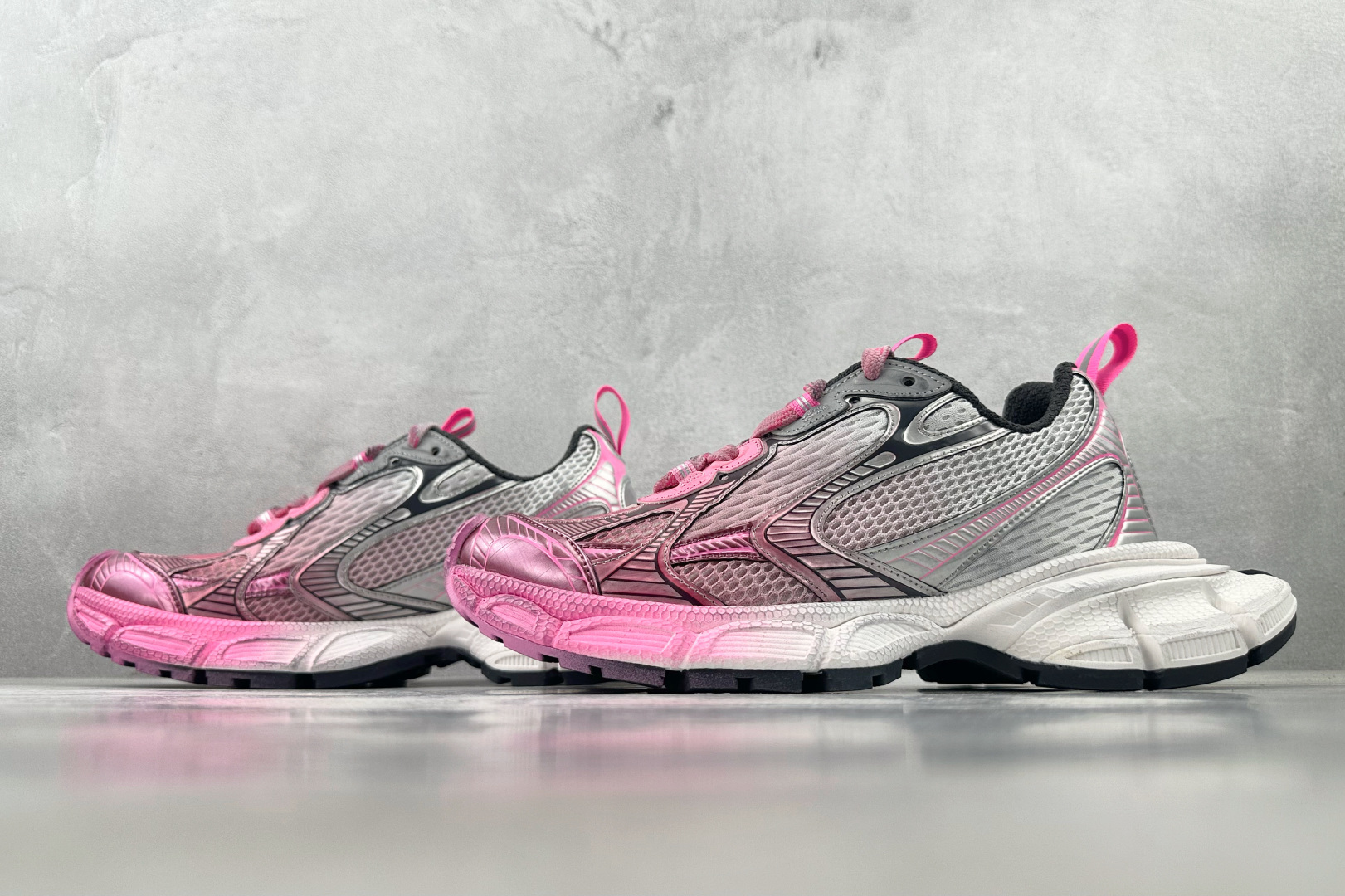 VG 
代购版 Balenciaga巴黎世家 3XL 粉灰白

货号： W3XTS 1511
尺码：35