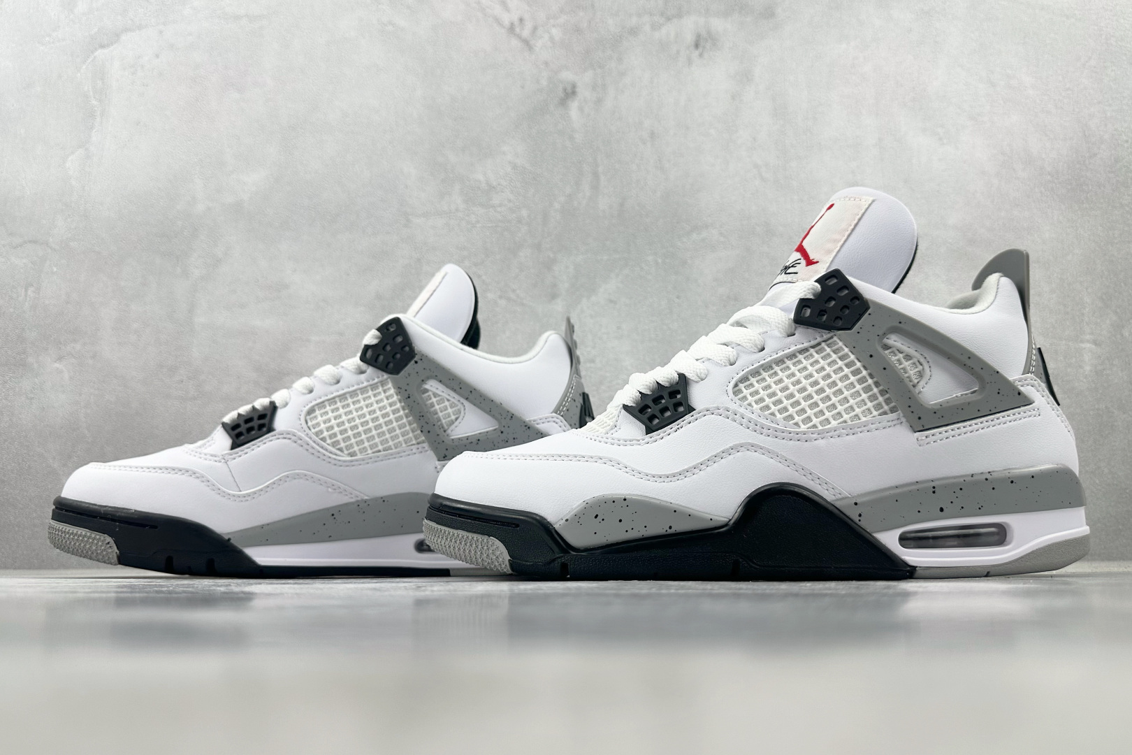 绿 X 
Jordan Air Jordan 4 0G White Cement白灰

货号：FV502