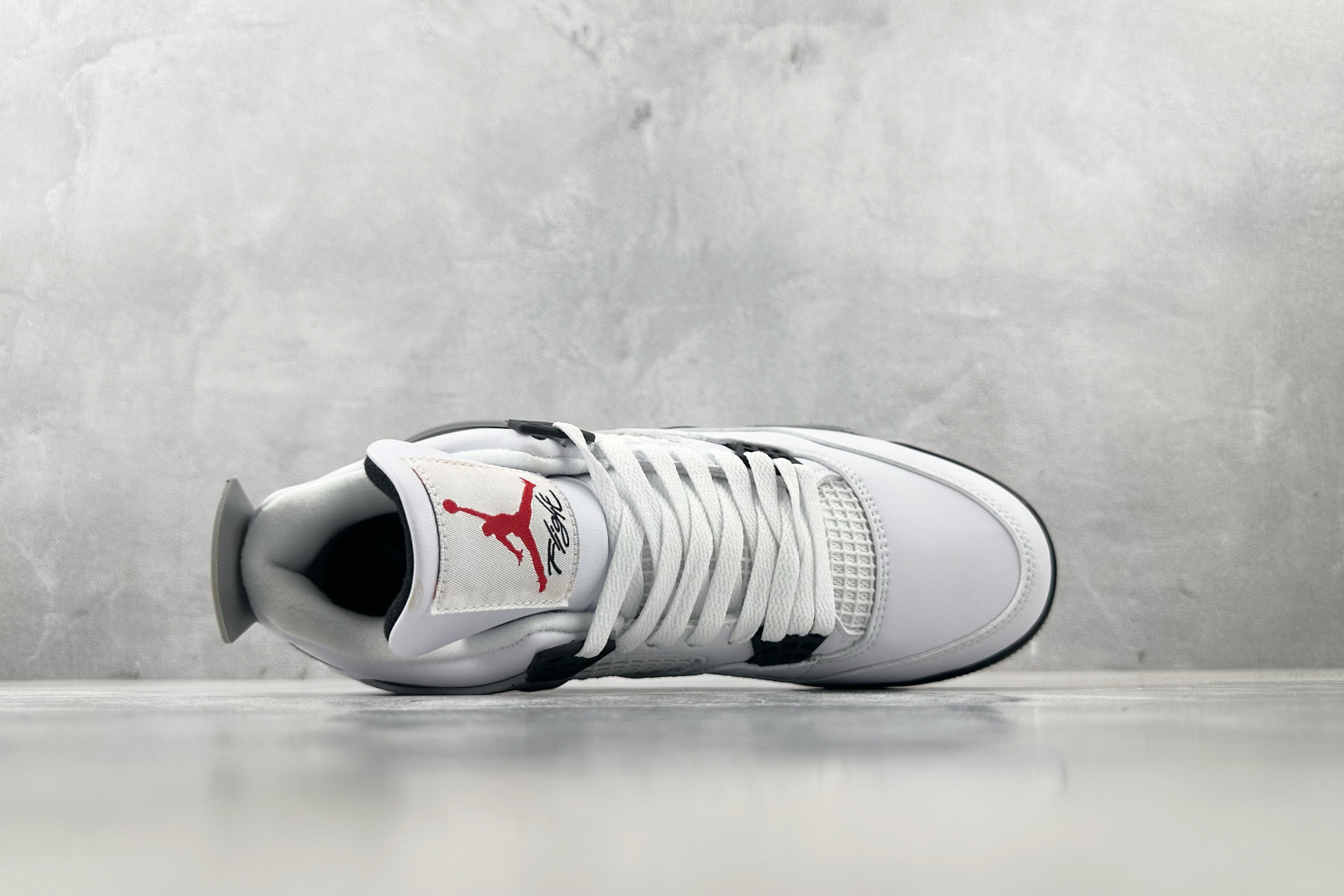 绿 X 
Jordan Air Jordan 4 0G White Cement白灰

货号：FV502
