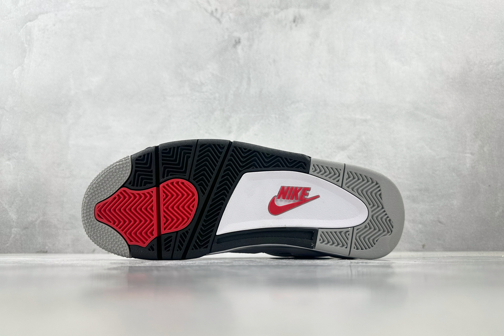 绿 X 
Jordan Air Jordan 4 0G White Cement白灰

货号：FV502