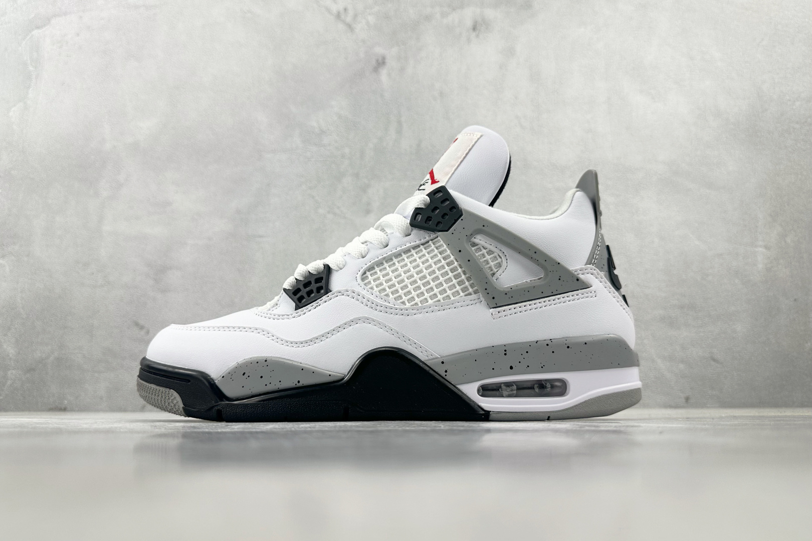 绿 X 
Jordan Air Jordan 4 0G White Cement白灰

货号：FV502