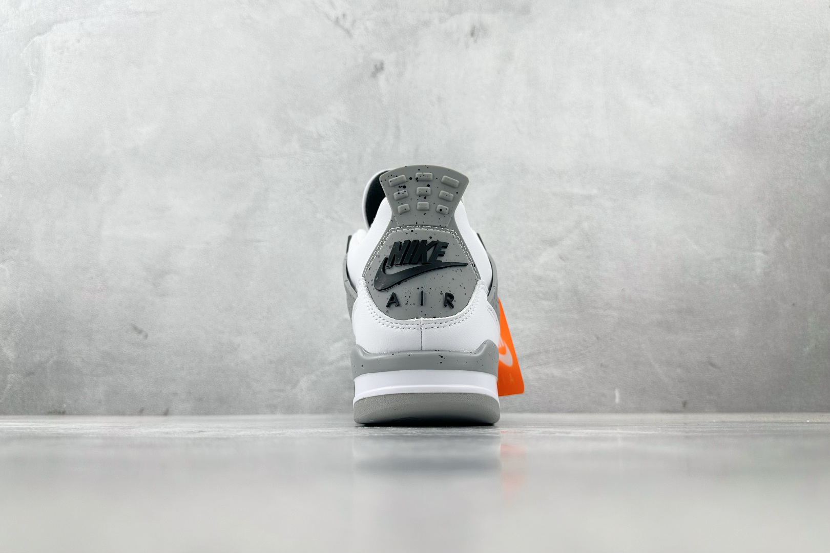 绿 X 
Jordan Air Jordan 4 0G White Cement白灰

货号：FV502