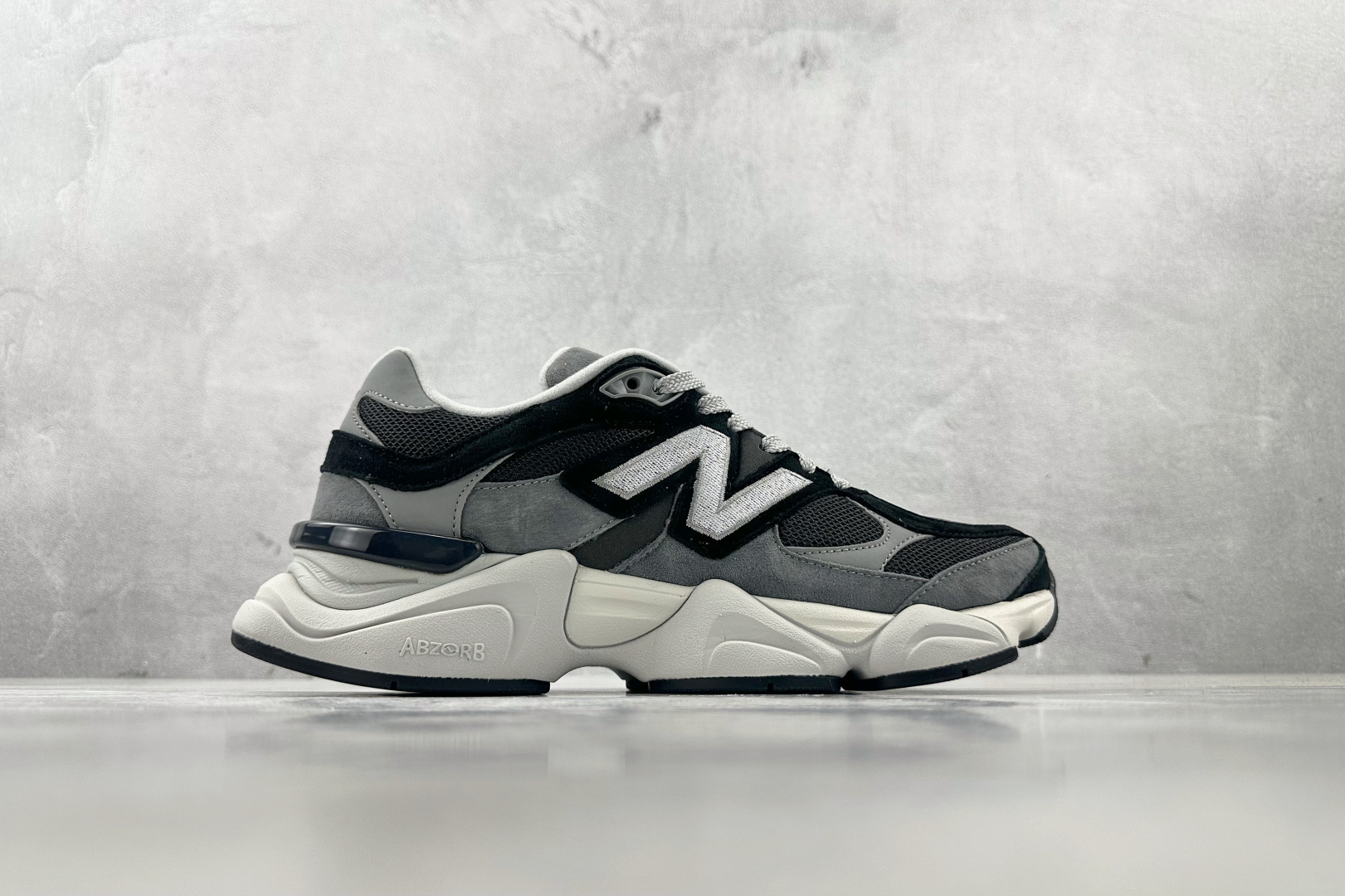 C 版 
大厂出品  New Balance NB 9060 黑灰色

货号：U9060JBD
尺码：3