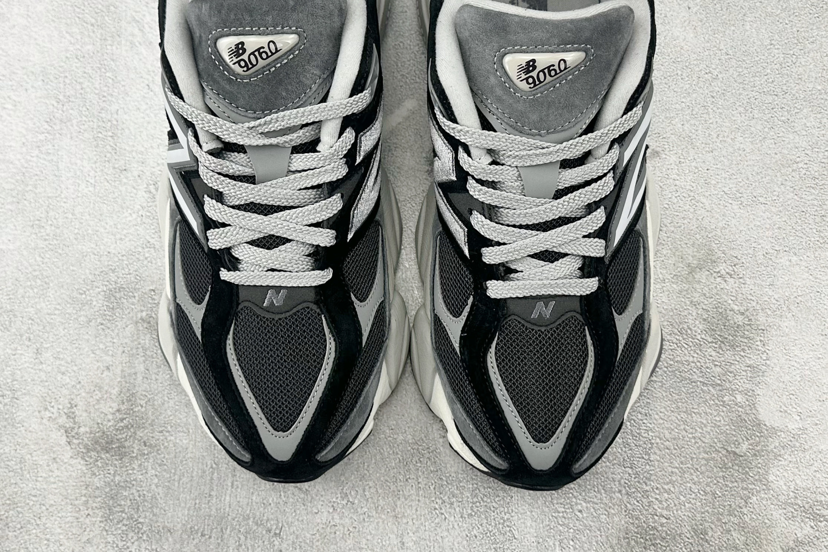 C 版 
大厂出品  New Balance NB 9060 黑灰色

货号：U9060JBD
尺码：3