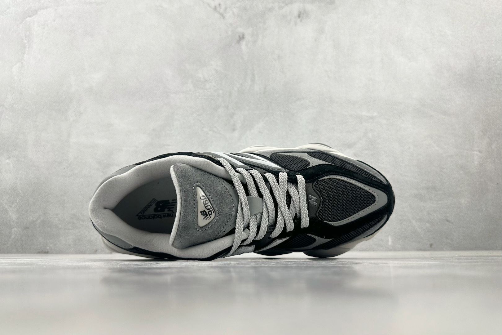 C 版 
大厂出品  New Balance NB 9060 黑灰色

货号：U9060JBD
尺码：3