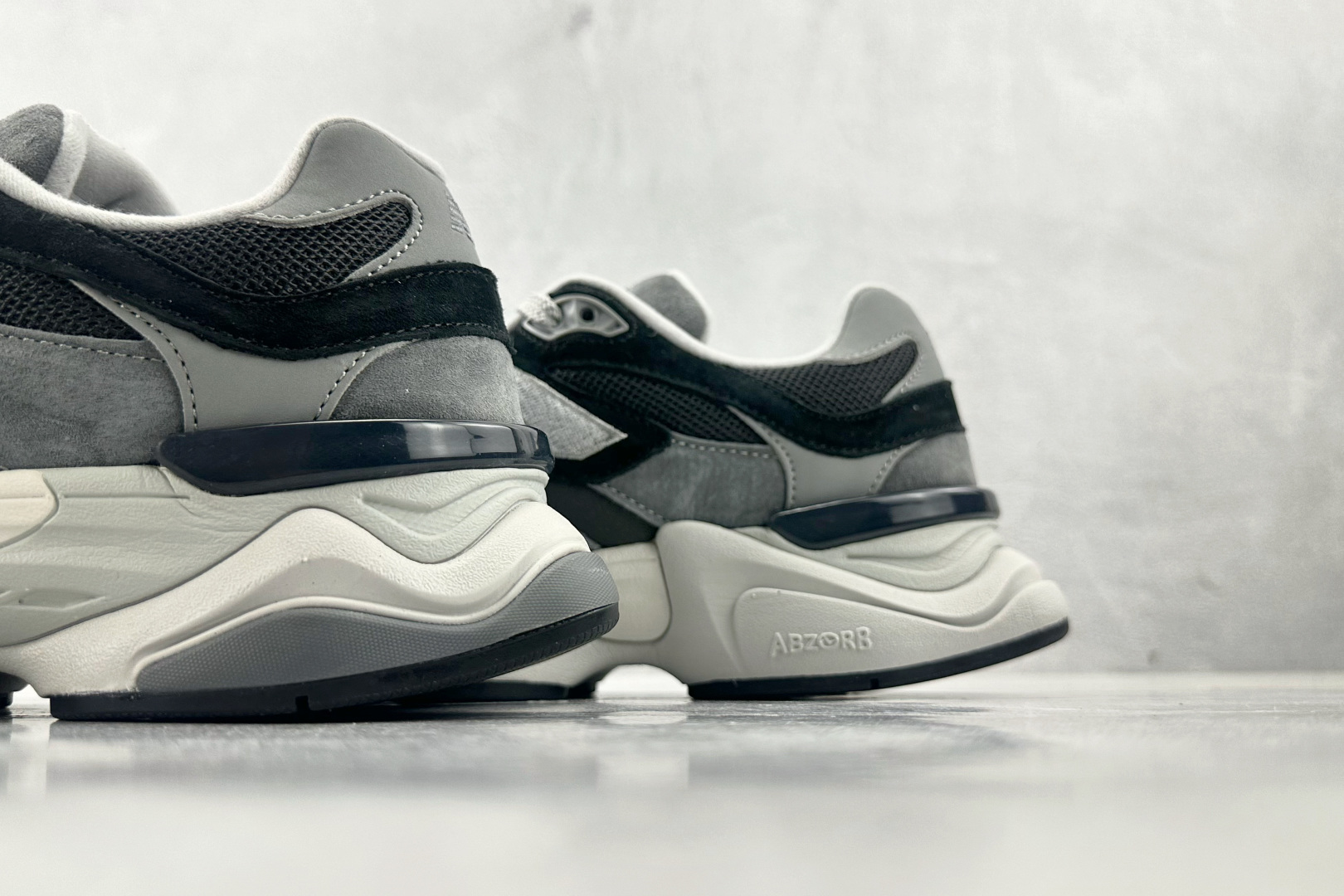 C 版 
大厂出品  New Balance NB 9060 黑灰色

货号：U9060JBD
尺码：3