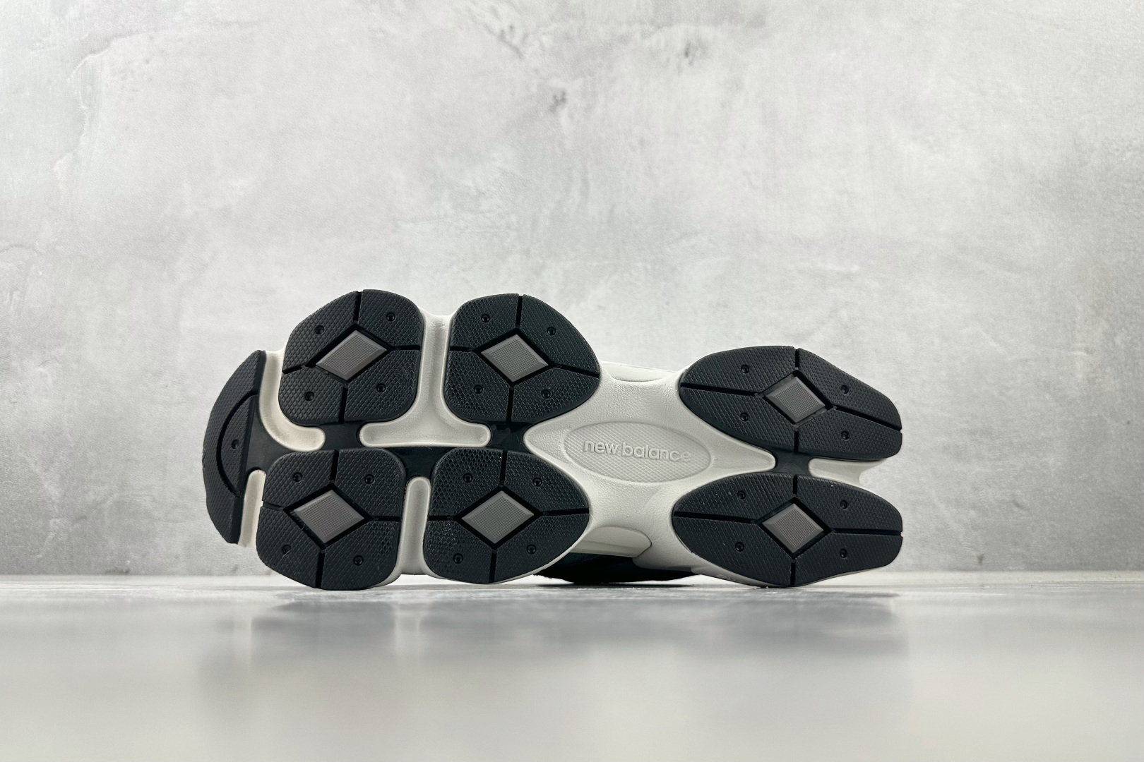 C 版 
大厂出品  New Balance NB 9060 黑灰色

货号：U9060JBD
尺码：3