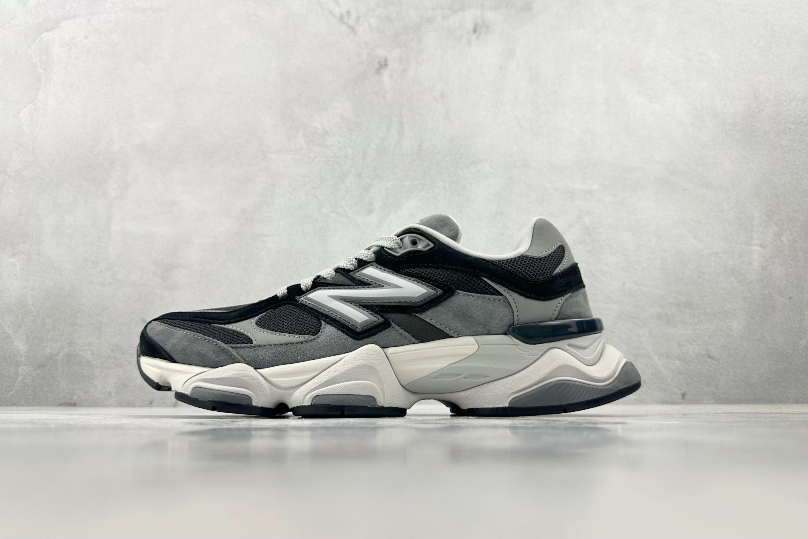 C 版 
大厂出品  New Balance NB 9060 黑灰色

货号：U9060JBD
尺码：3