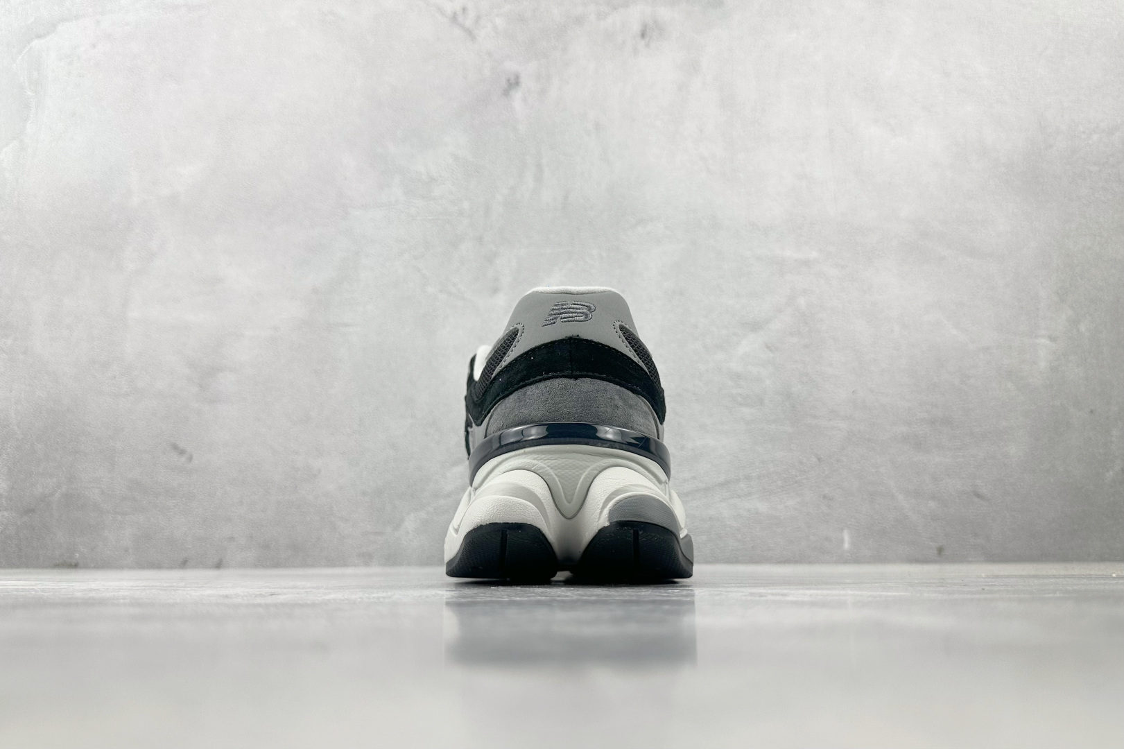C 版 
大厂出品  New Balance NB 9060 黑灰色

货号：U9060JBD
尺码：3