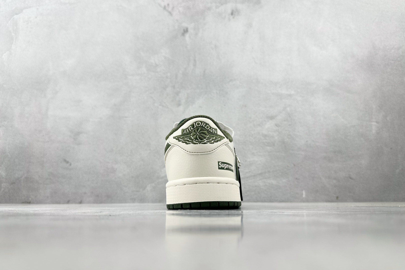 DK 
定制 Air Jordan 1 Low ow SP 米白绿

货号：DH0223 333
尺码：