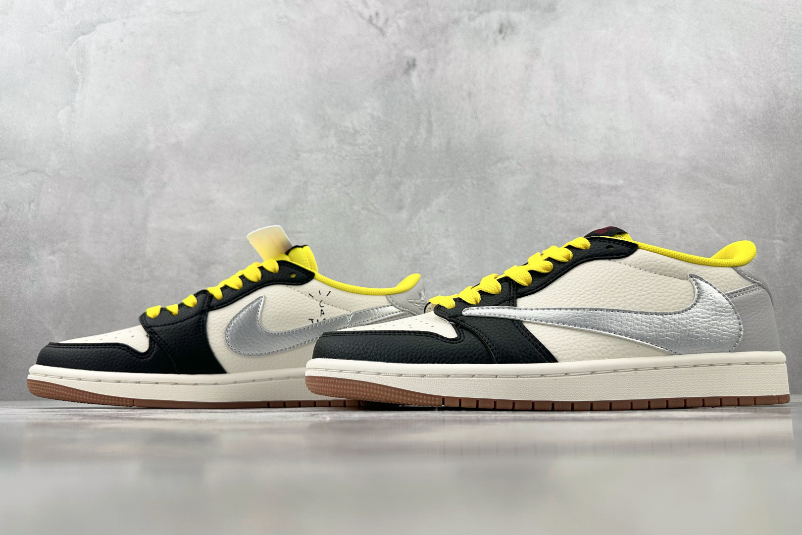 DK 
定制 Air Jordan 1 Low ow SP 黑白灰

货号：DN6901 095
尺码：