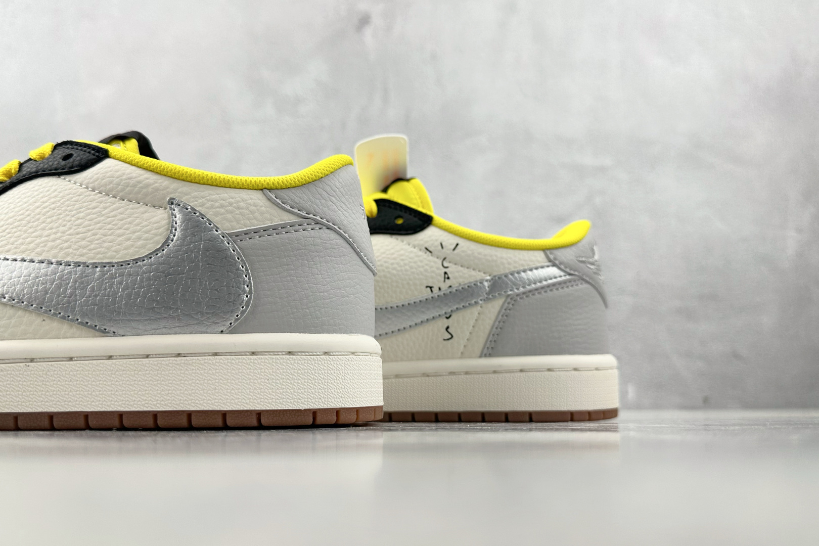 DK 
定制 Air Jordan 1 Low ow SP 黑白灰

货号：DN6901 095
尺码：