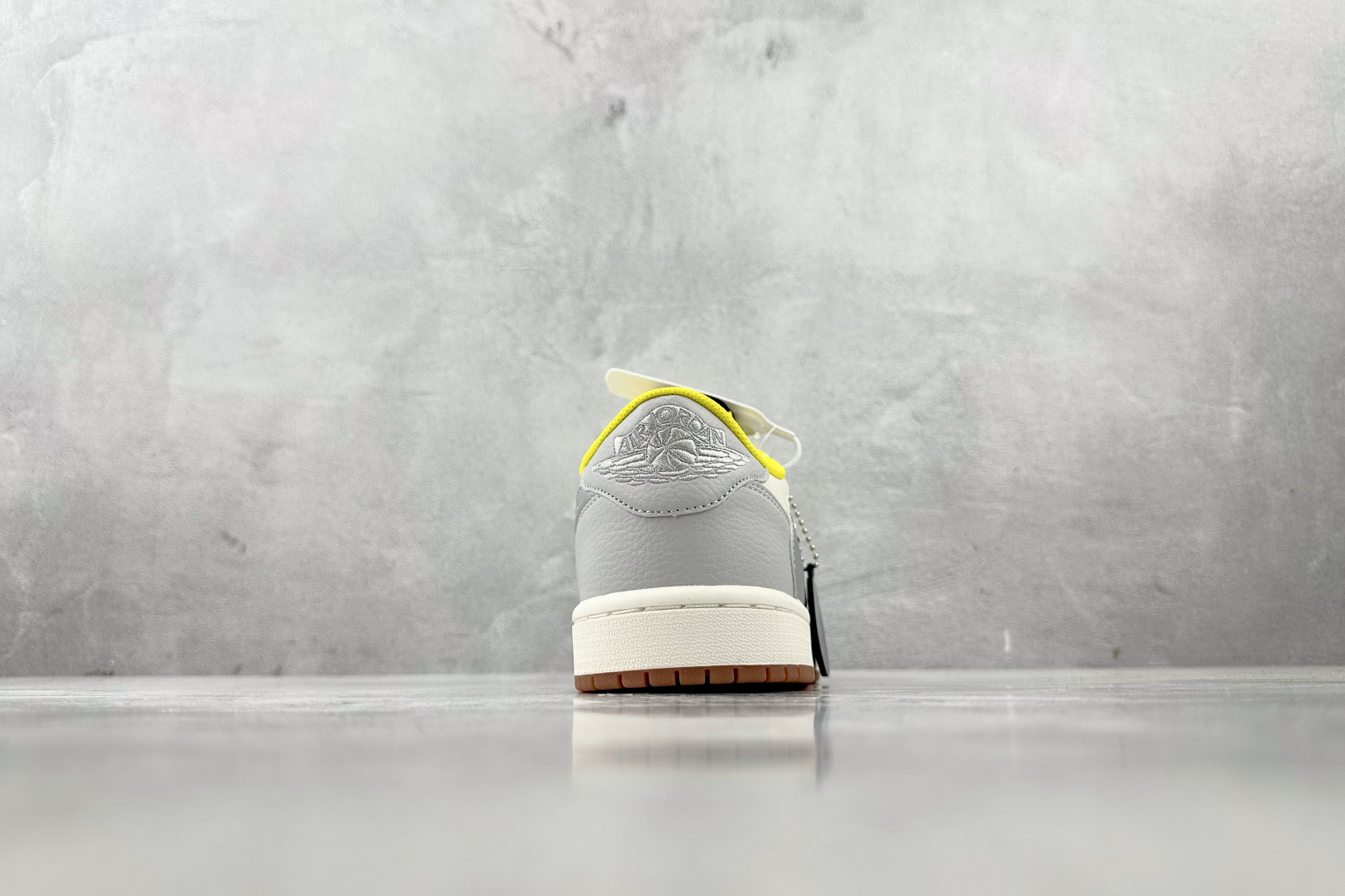 DK 
定制 Air Jordan 1 Low ow SP 黑白灰

货号：DN6901 095
尺码：