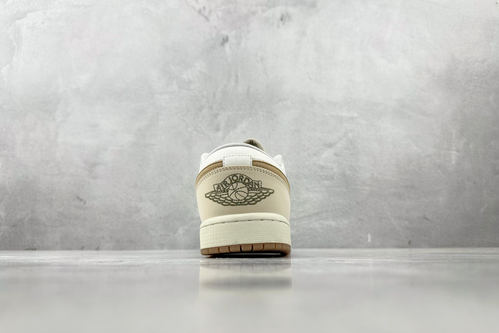 K版 
综合版  Jordan Air Jordan 1 Low Dongdan 白棕

货号：IB88