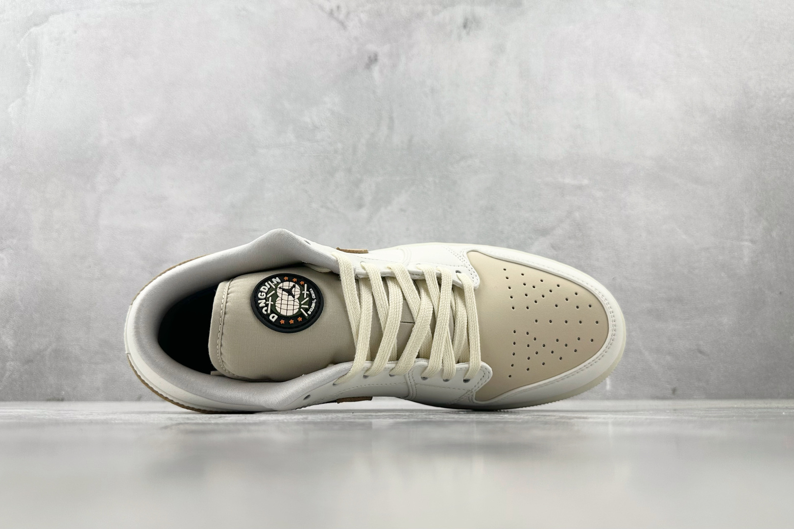 K版 
综合版  Jordan Air Jordan 1 Low Dongdan 白棕

货号：IB88