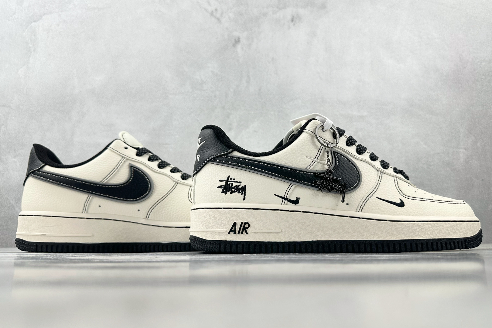 XC 
Nike Air Force 1'07 斯图西 联名 米白黑

货号：HH7518 059
尺码
