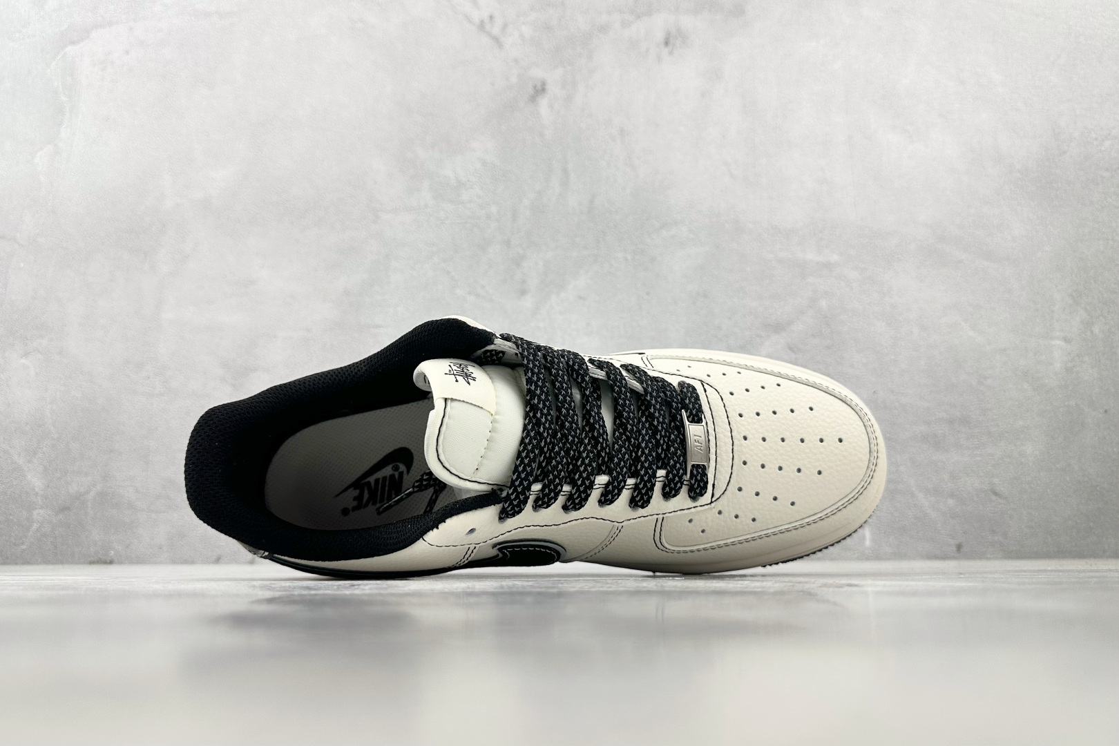 XC 
Nike Air Force 1'07 斯图西 联名 米白黑

货号：HH7518 059
尺码