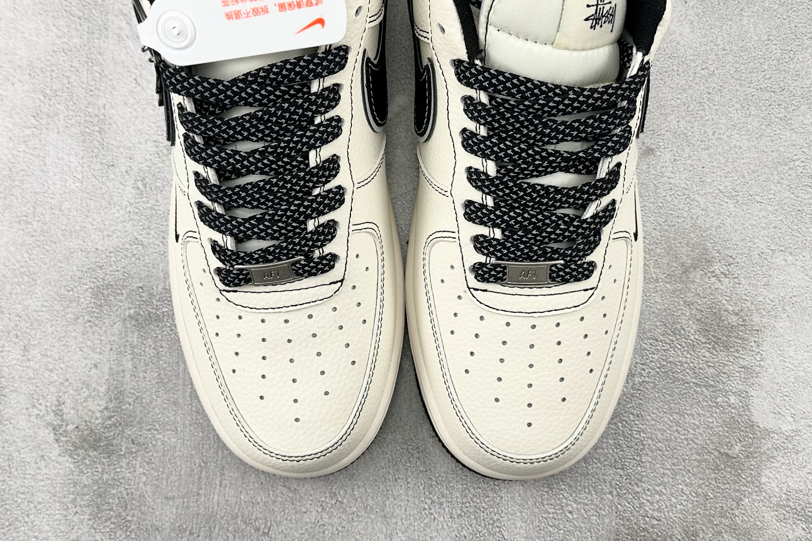 XC 
Nike Air Force 1'07 斯图西 联名 米白黑

货号：HH7518 059
尺码