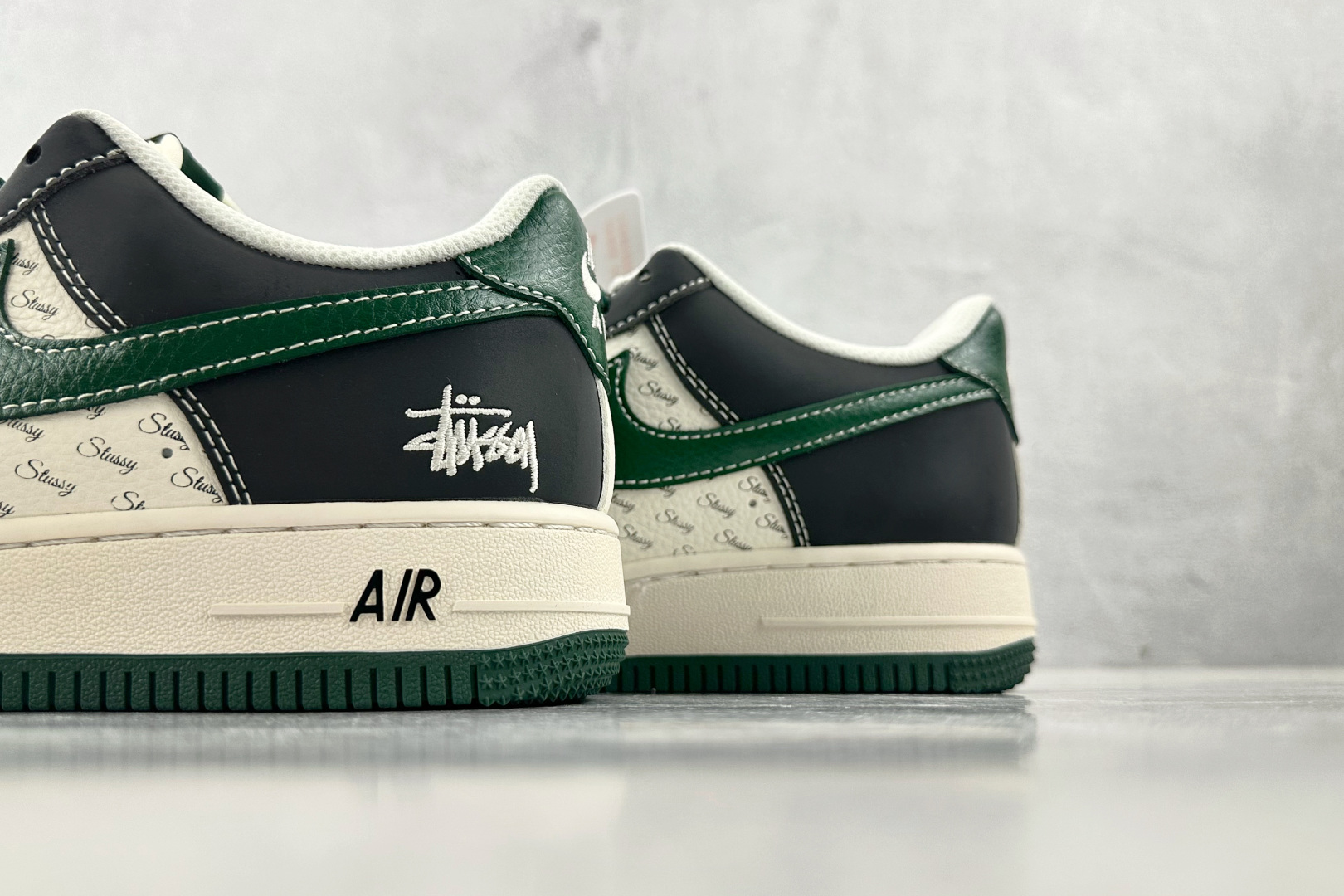 XC 
Nike Air Force 1'07 斯图西 联名 黑白绿

货号：XS1958 572
尺码