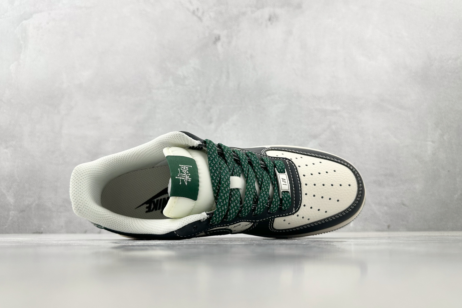 XC 
Nike Air Force 1'07 斯图西 联名 黑白绿

货号：XS1958 572
尺码