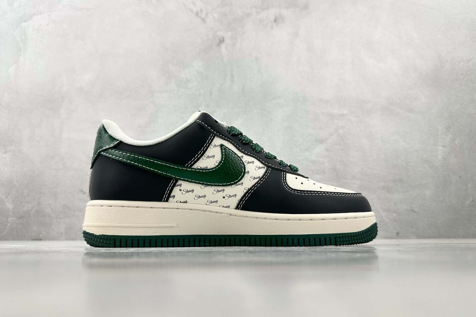 XC 
Nike Air Force 1'07 斯图西 联名 黑白绿

货号：XS1958 572
尺码