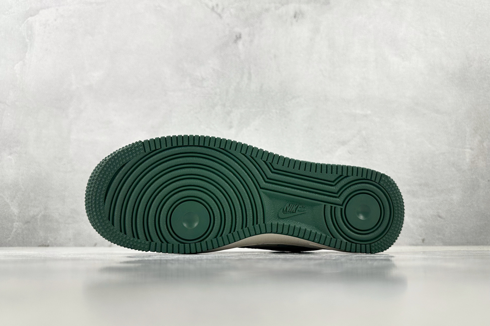 XC 
Nike Air Force 1'07 斯图西 联名 黑白绿

货号：XS1958 572
尺码