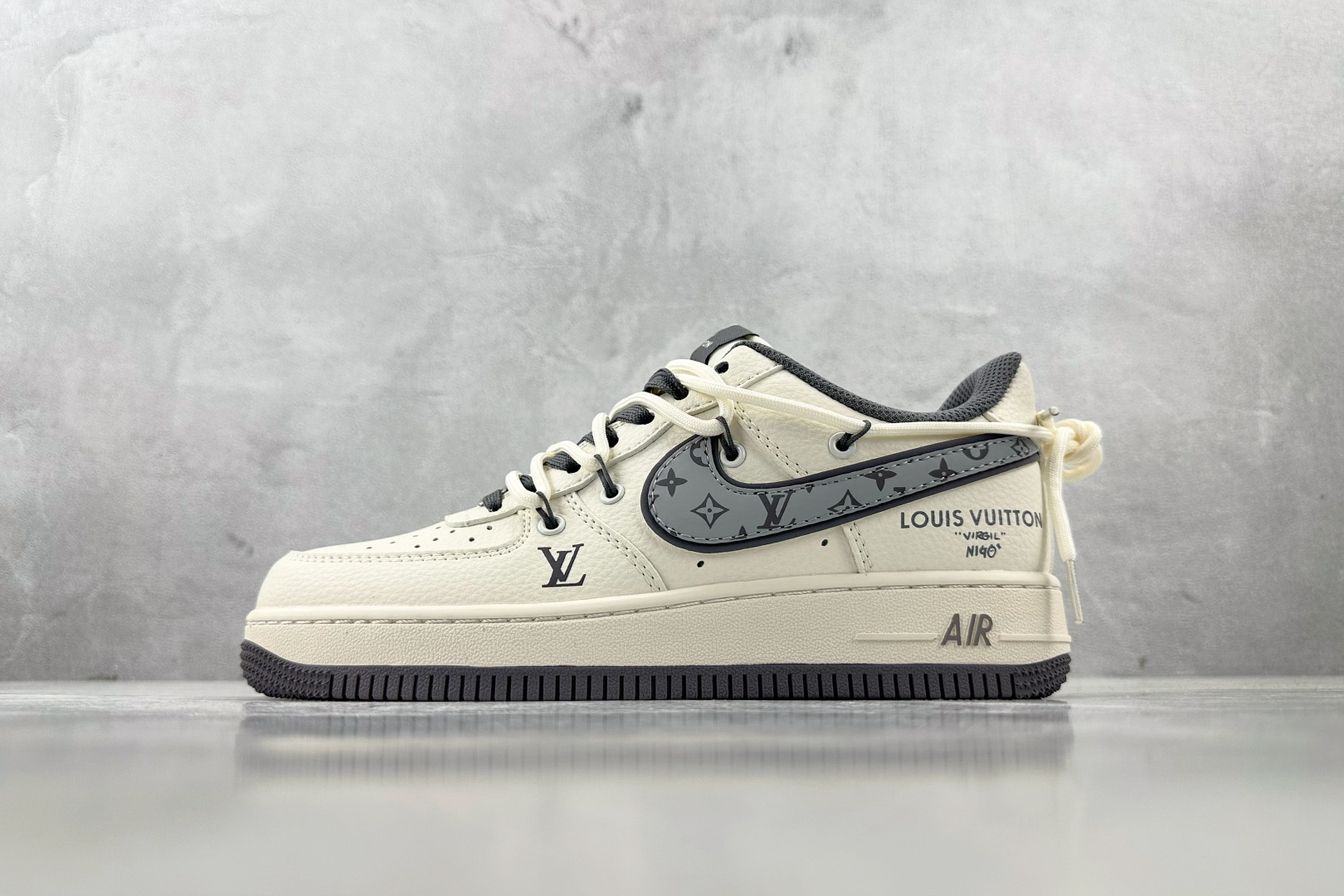 XC 
Nike Air Force 1'07  LV 联名 米白灰

货号：DM6868 067
尺码